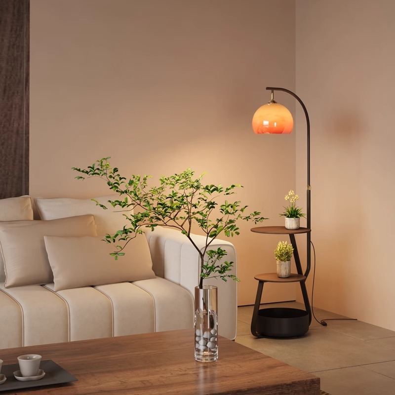 Stehlampe, antiker Nachttisch  – Coffee & Tea - Pastry Góc Xanh Bewertung und Preis
