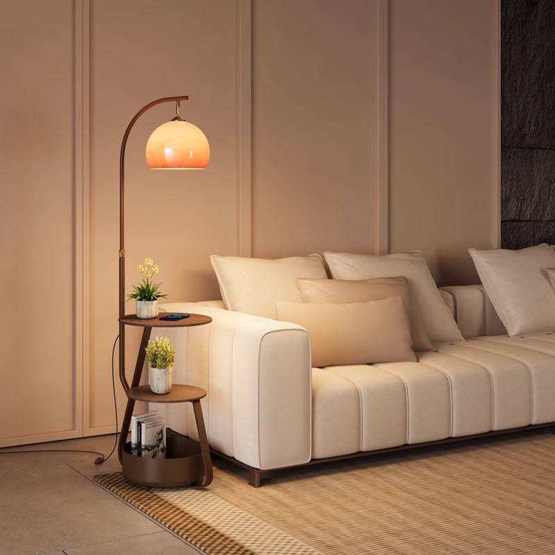 Stehlampe, antiker Nachttisch  – Coffee & Tea - Pastry Góc Xanh Bewertung und Preis